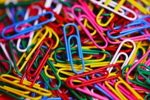 Ser abiertamente LGBT en los espacios laborales aún es causa de acoso, de que las personas no sean ascendidas, sean víctimas de despidos arbitrarios o de comentarios de pasillo. Foto: Purple Sherbet Photography.