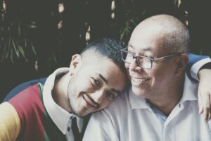 Carlos cano y su hijo trans Isaac